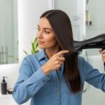 Como posso escovar meu cabelo sem deixar frizz? Técnicas e produtos essenciais